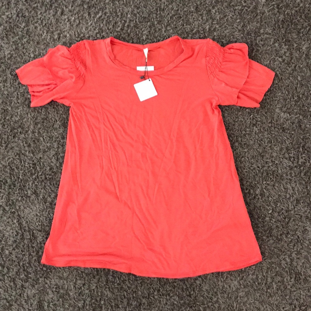 Flutter sleeve coral tee